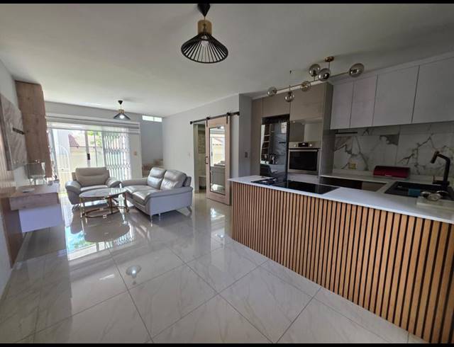 2 BEDROOM TOWNHOUSE FOR SALE IN SUNNINGHILL